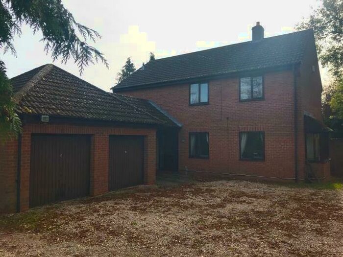 4 Bedroom Detached House To Rent In Radley Road, Abingdon, OX14