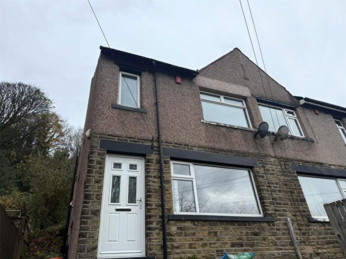 2 Bedroom End Of Terrace House To Rent In Park Terrace, Stump Cross, West Yorkshire, HX3