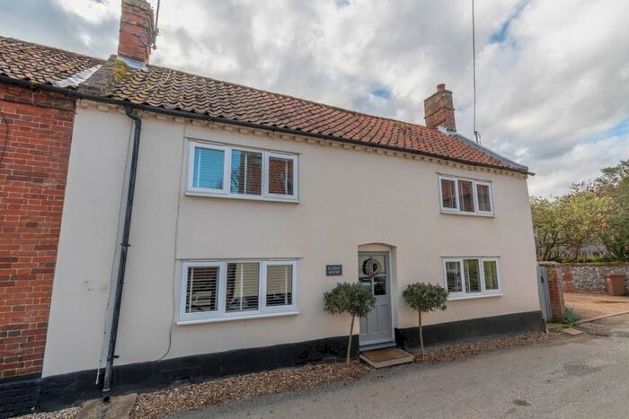 3 Bedroom Semi-Detached House For Sale In Back Street, South Creake, NR21