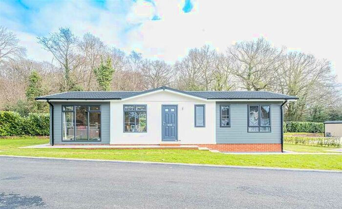 2 Bedroom Park Home Mobile Home For Sale In Orchard Bungalows, Crow Piece Lane, Burnham Beeches, Farnham Common, SL2
