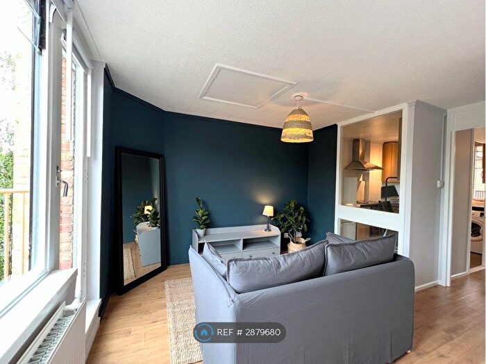 Studio To Rent In Tavistock Crescent, London, W11