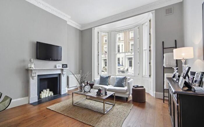 1 Bedroom Flat To Rent In Half Moon Street, Mayfair, London, W1J