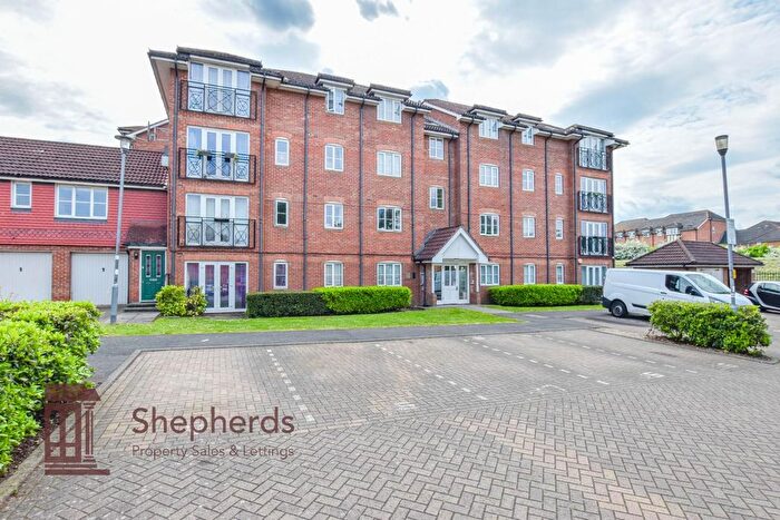 2 Bedroom Flat For Sale In Yukon Road, Broxbourne, EN10