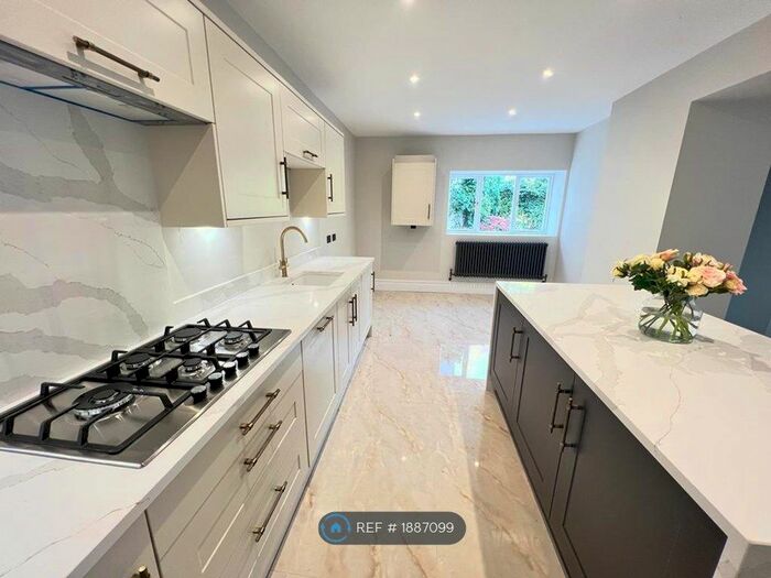 3 Bedroom Bungalow To Rent In Eastham House, Eastham, Wirral, CH62