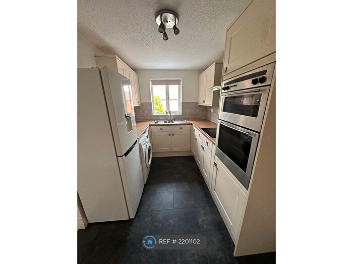 2 Bedroom Flat To Rent In Morecambe, Morecambe, LA3