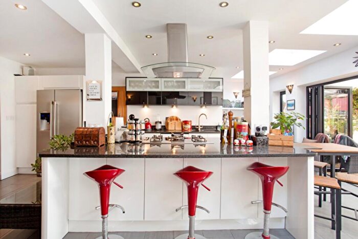 5 Bedroom Semi-Detached House To Rent In Arundel Road Kingston Upon Thames, KT1