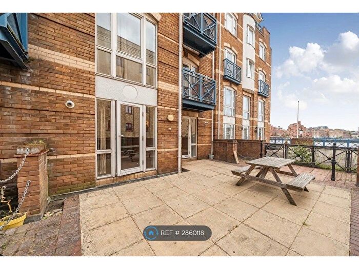 1 Bedroom Flat To Rent In Windsor Court, London, SE16