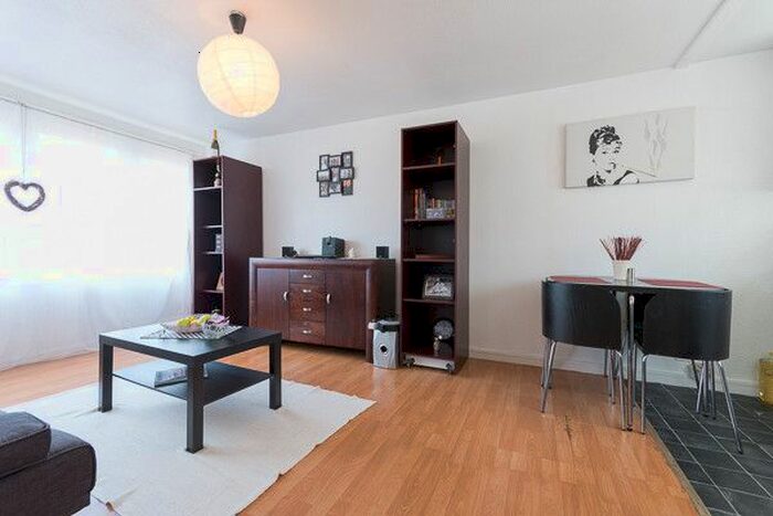 1 Bedroom Flat To Rent In Lindsey Close, Mitcham, Surrey, CR4