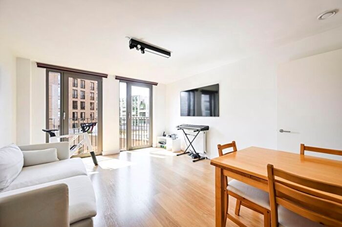 1 Bedroom Flat For Sale In Saxon House, York Way, Kings Cross, N1C