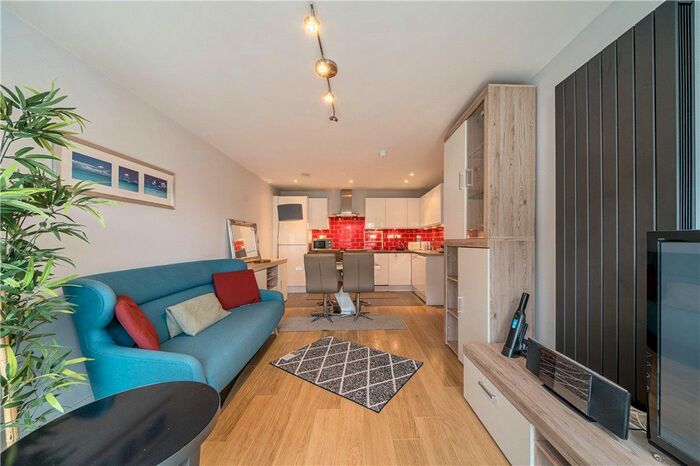2 Bedroom Flat To Rent In Lovelace House, Ealing, W13