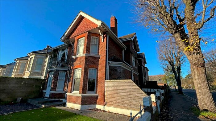 Flat To Rent In Wilbury Gardens, Hove, BN3