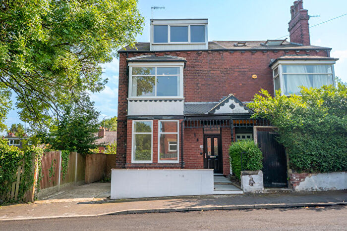 4 Bedroom Semi-Detached House For Sale In Abbey Avenue, Leeds, LS5