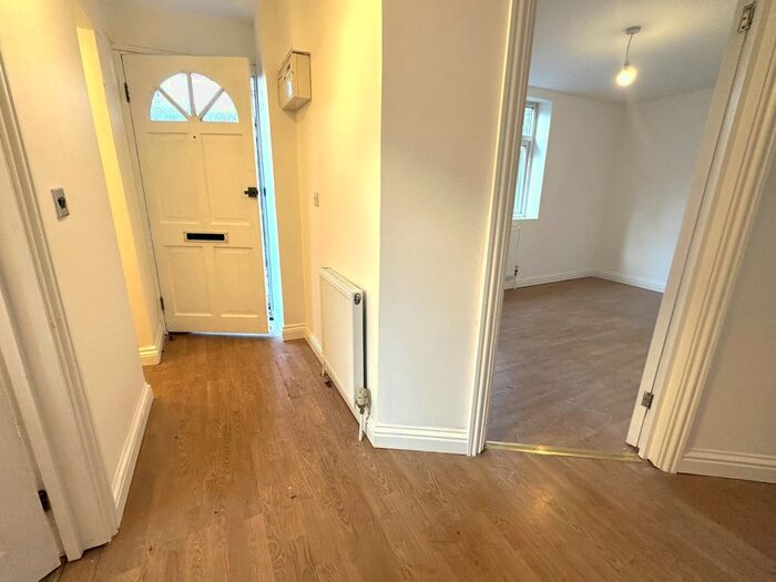 2 Bedroom Maisonette To Rent In Commonside East, Mitcham, CR4