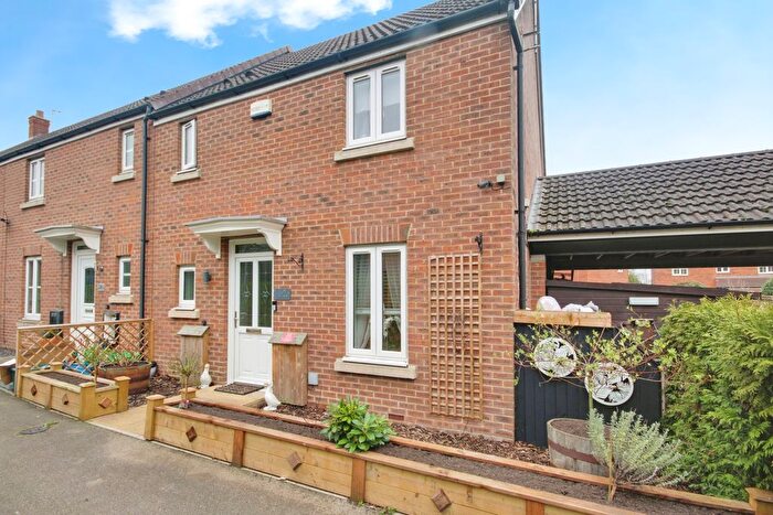 3 Bedroom Semi Detached House For Sale In Stanbridge Way, Quedgeley, Gloucester, GL2