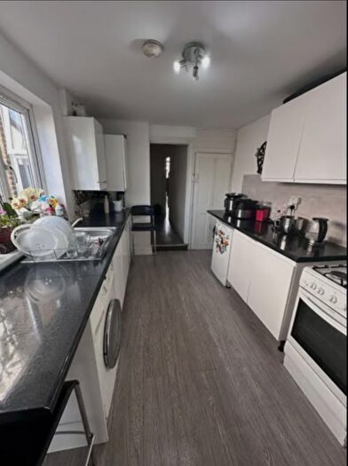 4 Bedroom Semi Detached House To Rent In Kingsdown Road, London, E11