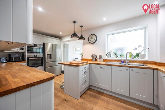3 Bedroom Semi-Detached House For Sale In Tynedale Close, Dartford, DA2