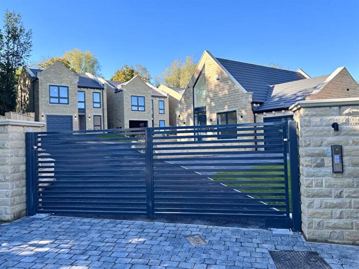 4 Bedroom Detached House For Sale In Martin Croft, Silkstone, Barnsley, S75