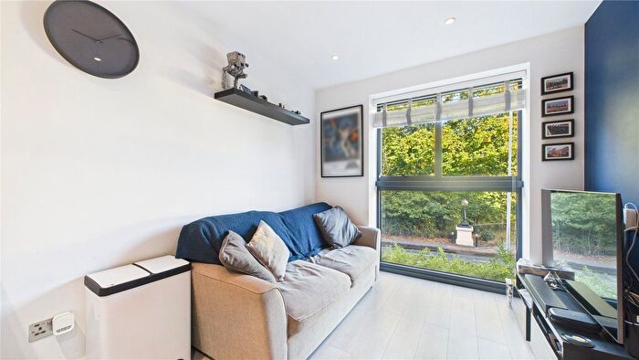1 Bedroom Flat For Sale In - London Road, Camberley, Surrey, GU15