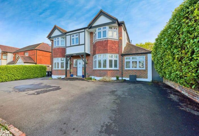 5 Bedroom Detached House To Rent In Fetcham, KT22
