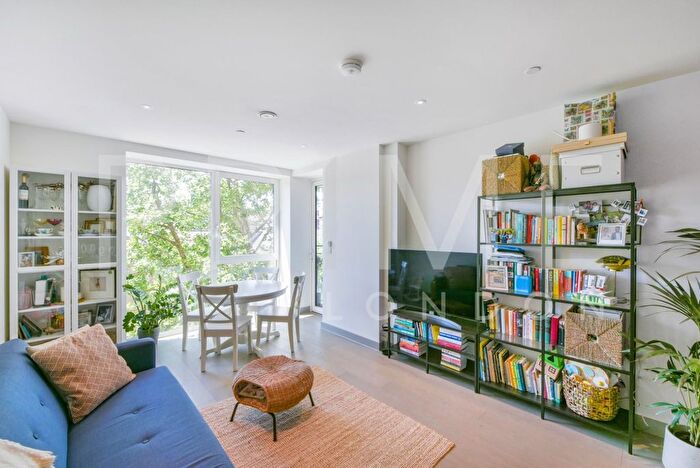 1 Bedroom Flat For Sale In Taper Building, Long Lane, Borough, SE1