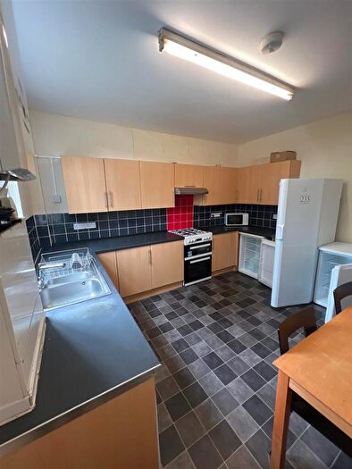 6 Bedroom Detached House To Rent In Cemetery Road, S11