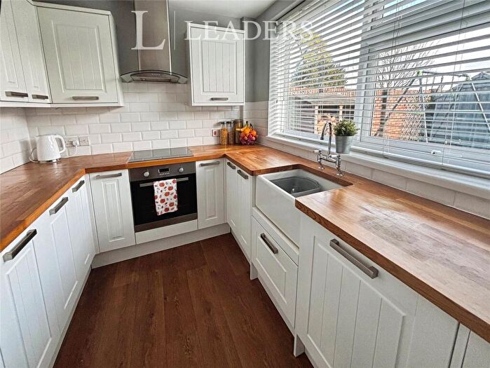 4 Bedroom Semi-Detached House For Sale In Oaklea Close, Waterlooville, Hampshire, PO7