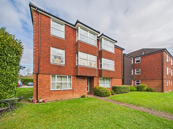 2 Bedroom Flat To Rent In Rowan House, Blind Lane, Bourne End, SL8