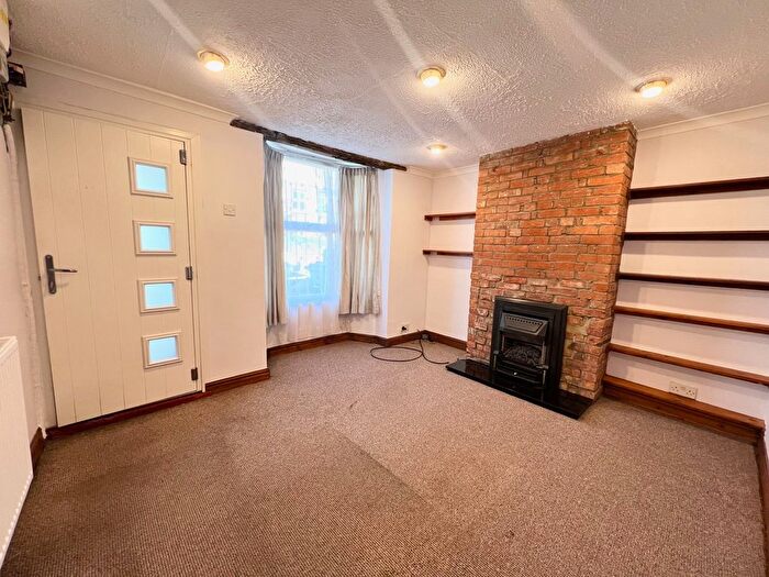 3 Bedroom Property To Rent In Tring Road, Aylesbury, HP20