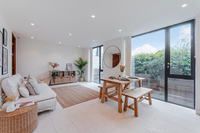 2 Bedroom Flat To Rent In Latitude House, Oval Road, NW1