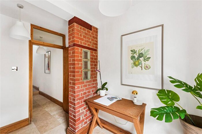 1 Bedroom Apartment For Sale In Offord Road, London, N1 - Photo 8