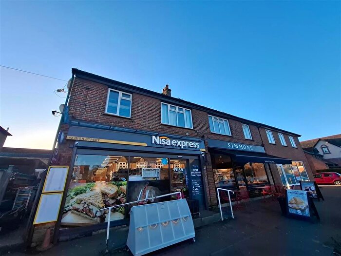 3 Bedroom Flat To Rent In High Street, Bovingdon, Hemel Hempstead, HP3