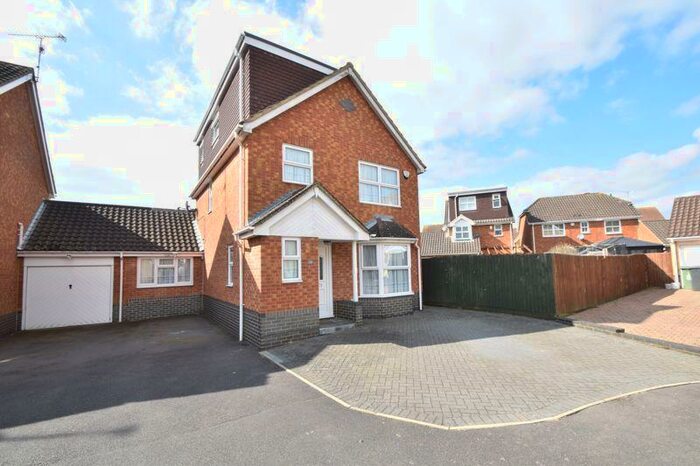 4 Bedroom Detached House To Rent In Lavender Close, Luton, LU2