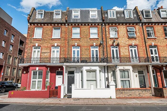 1 Bedroom Flat For Sale In Boutflower Road, Battersea, London, SW11