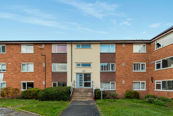 3 Bedroom Apartment To Rent In Croydon Croydon, CR0