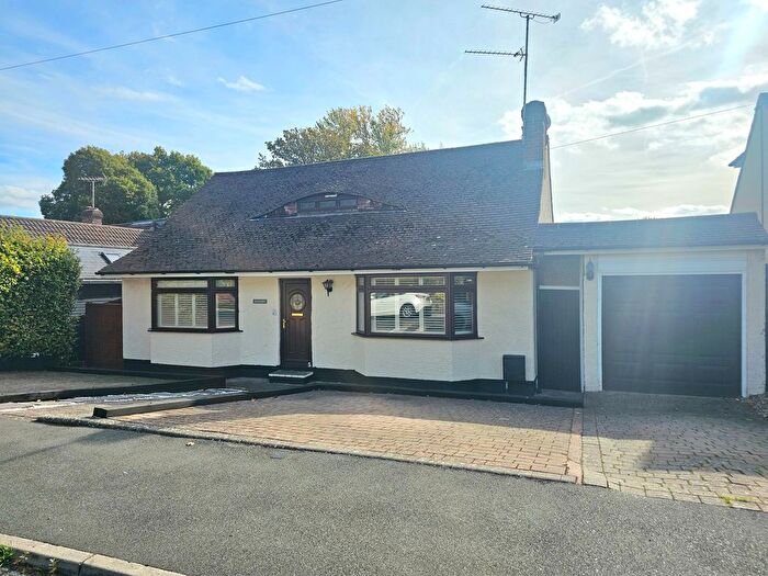3 Bedroom Bungalow For Sale In Elmwood Road, Woking, Surrey, GU21