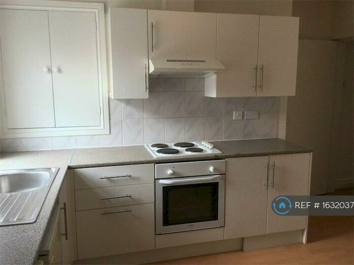 2 Bedroom Flat To Rent In Station Road, Wombwell, Barnsley, S73