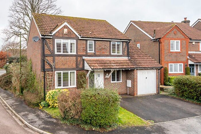 4 Bedroom Detached House For Sale In Oakwood Close, Chichester, PO20