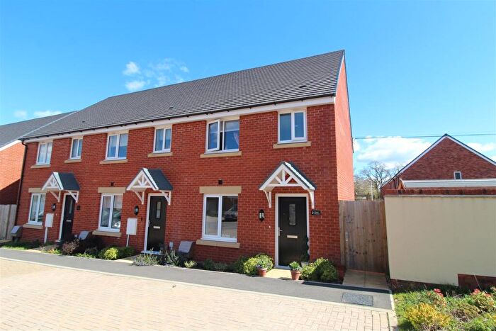 3 Bedroom Terraced House To Rent In Island Avenue, EX5