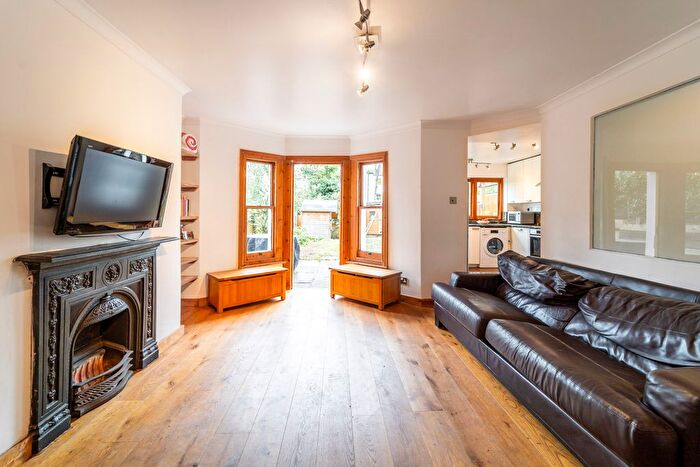 2 Bedroom Flat For Sale In Ferme Park Road, Crouch End, N8