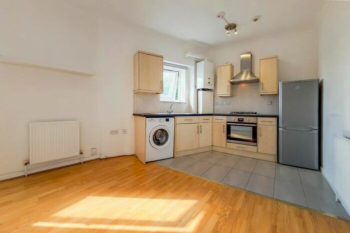2 Bedroom Flat To Rent In Westbury Arcade, Westbury Avenue, London, N22