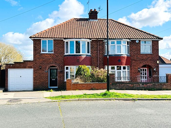 3 Bedroom Semi Detached House For Sale In Almsford Drive, Acomb, York, YO26