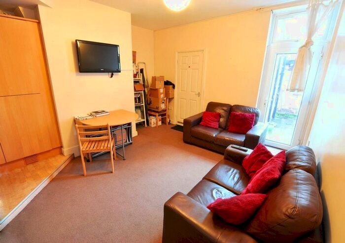 3 Bedroom Flat To Rent In Hazelwood Avenue, Jesmond, NE2
