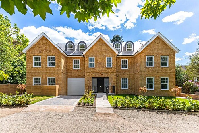 3 Bedroom Apartment For Sale In Green Lane, Cobham, Surrey, KT11