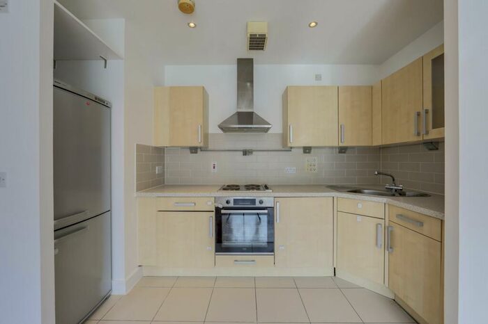2 Bedroom Flat To Rent In Desvignes Drive, Hither Green, London, SE13