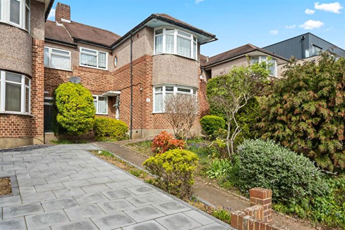 2 Bedroom Maisonette For Sale In Holmesdale Road, London, SE25