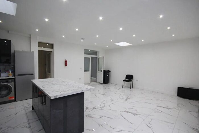 5 Bedroom Semi-Detached House To Rent In Coniston Gardens, Ilford, IG4