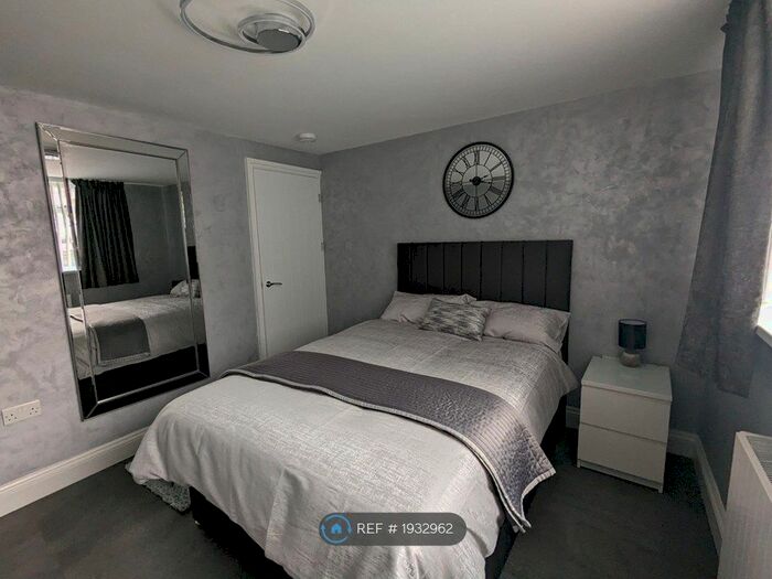 2 Bedroom Flat To Rent In Penylan, Cardiff, CF23