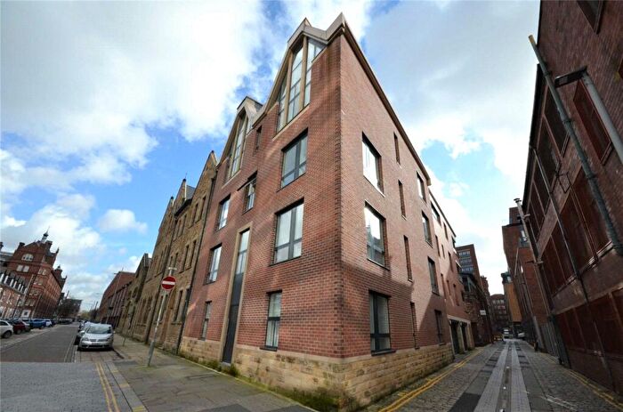 2 Bedroom Apartment To Rent In Alumni Court, Cotton Street, Manchester City Centre, M4