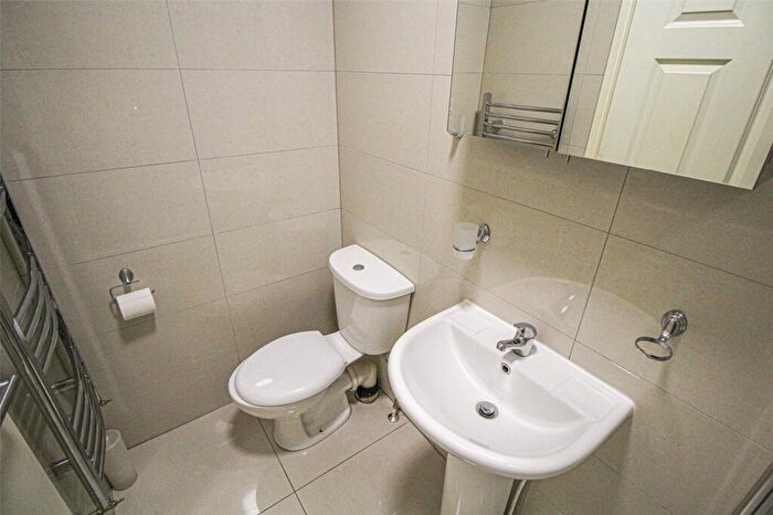 Apartment To Rent In Apt, Brudenell Road #, LS6