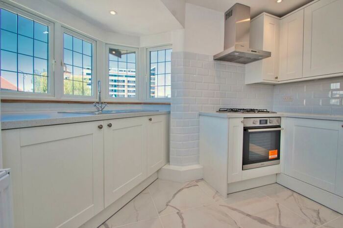 2 Bedroom Flat To Rent In Roxborough Park, Harrow On The Hill, HA1